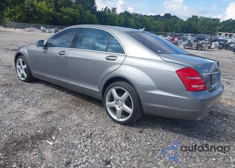 2012 Mercedes-Benz S 550 z USA, uszkodzony, nr VIN WDDNG7DB3CA466869